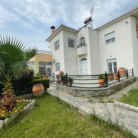 Seaside Apartment With Private Garden Néa Ankhíalos Zewnętrze zdjęcie