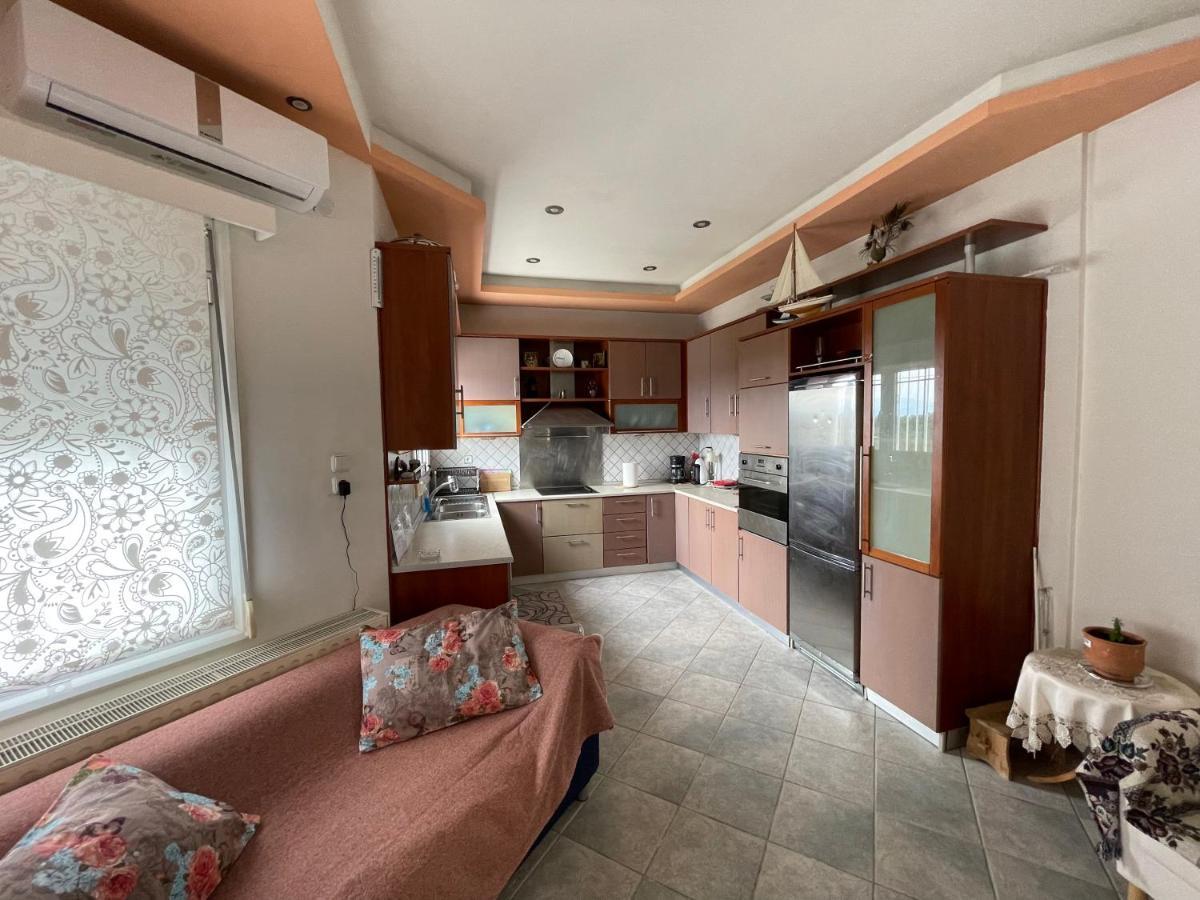 Seaside Apartment With Private Garden Néa Ankhíalos Zewnętrze zdjęcie