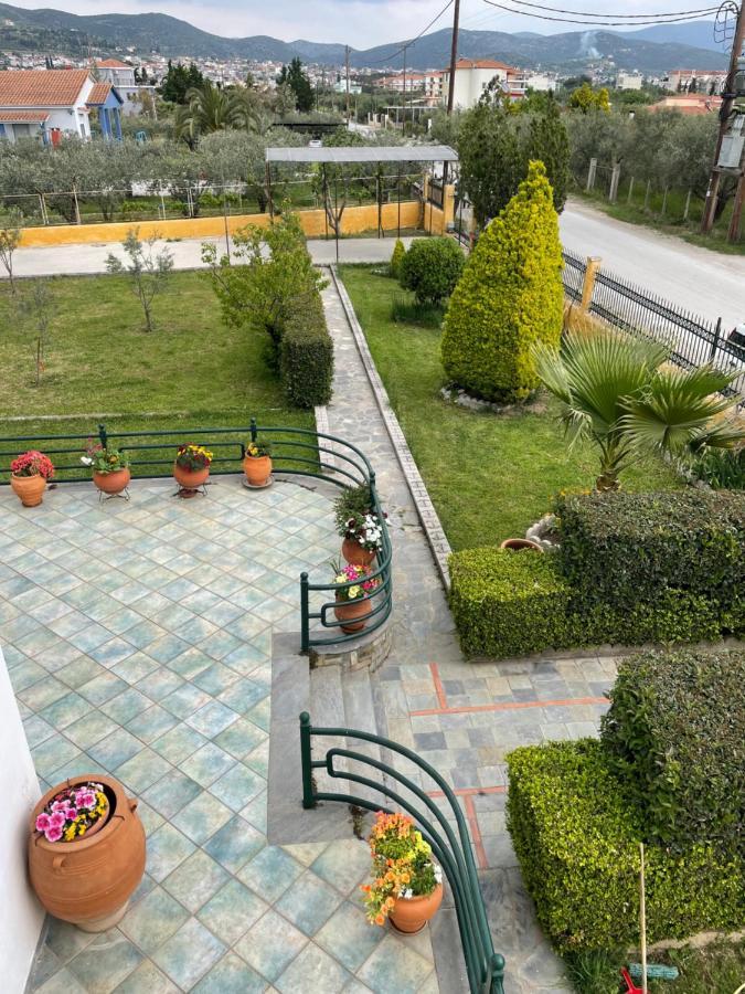 Seaside Apartment With Private Garden Néa Ankhíalos Zewnętrze zdjęcie
